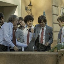 Il Professore e il pinguino: i ragazzi del collegio con il pinguino Juan Salvador