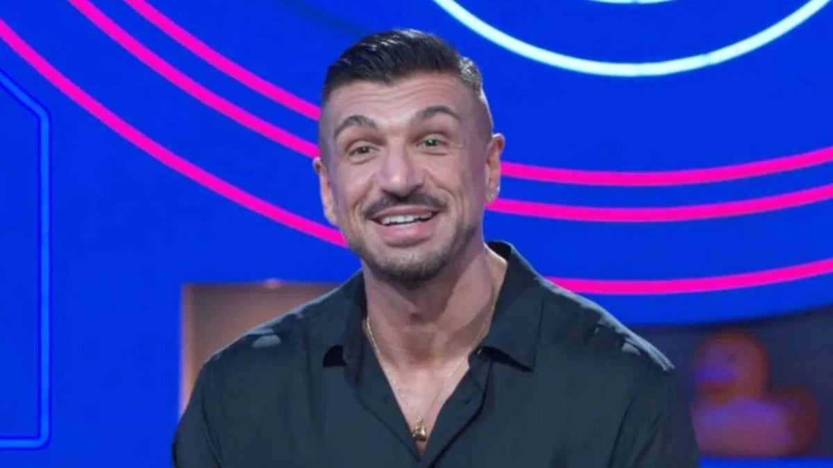 Grande Fratello, Matteo Azzali minaccia di lasciare la Casa: “Non è il posto che fa per me”