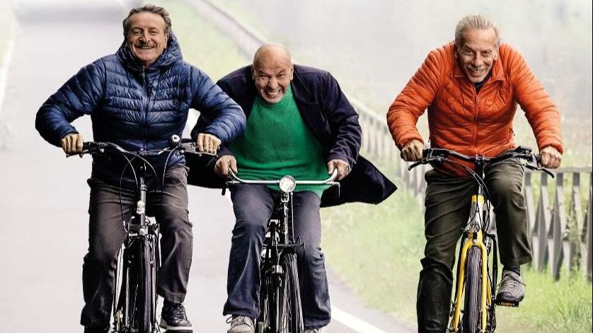 Aldo, Giovanni e Giacomo nel trailer di Attitudini: Nessuna, il documentario che racconta la carriera del trio Aldo, Giovanni e Giacomo nel trailer di Attitudini: Nessuna, il documentario che racconta la carriera del trio