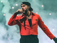 Trump, i suoi agenti anti-immigrazione minacciano lo show di Bad Bunny al Super Bowl: 'Ti deporteremo'