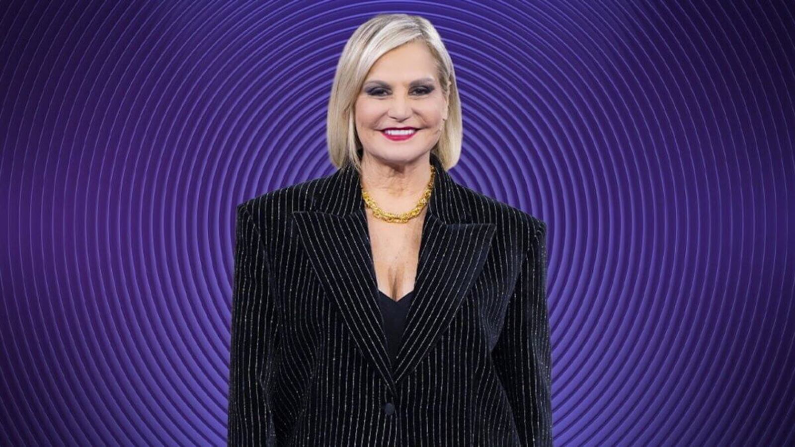Simona Ventura nella prima immagine promozionale del GF 2025