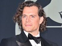 Henry Cavill aggiorna sul recupero fisico dopo l'infortunio subito sul set di Highlander