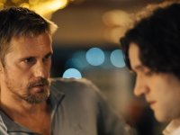 Alexander Skarsgård sulle scene di sesso gay in Pillion: 'Se mostri un pene in primo piano c'è un motivo'