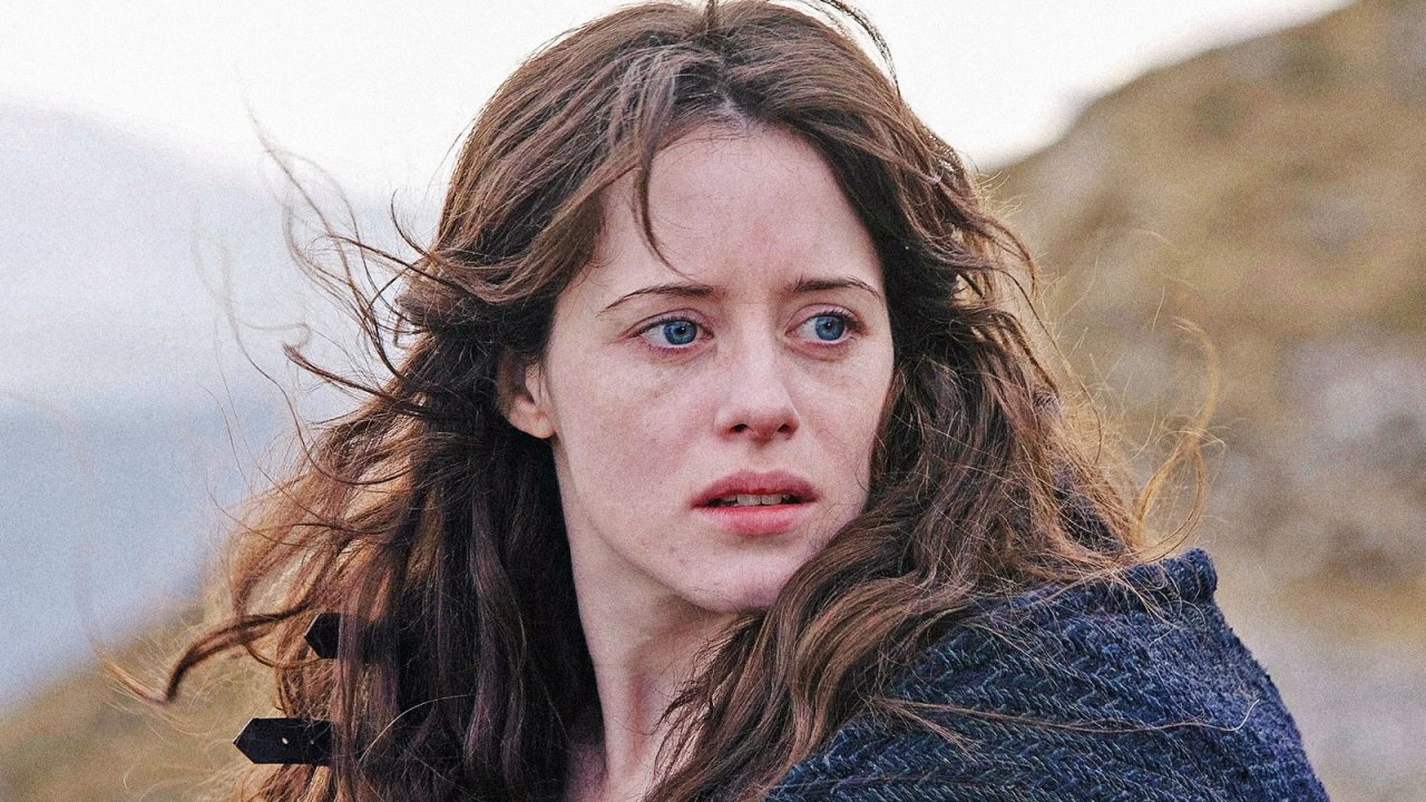 Claire Foy in una scena di H is for Hawk