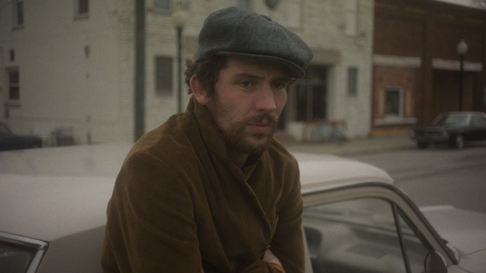 Josh O’Connor in una scena di The Mastermind