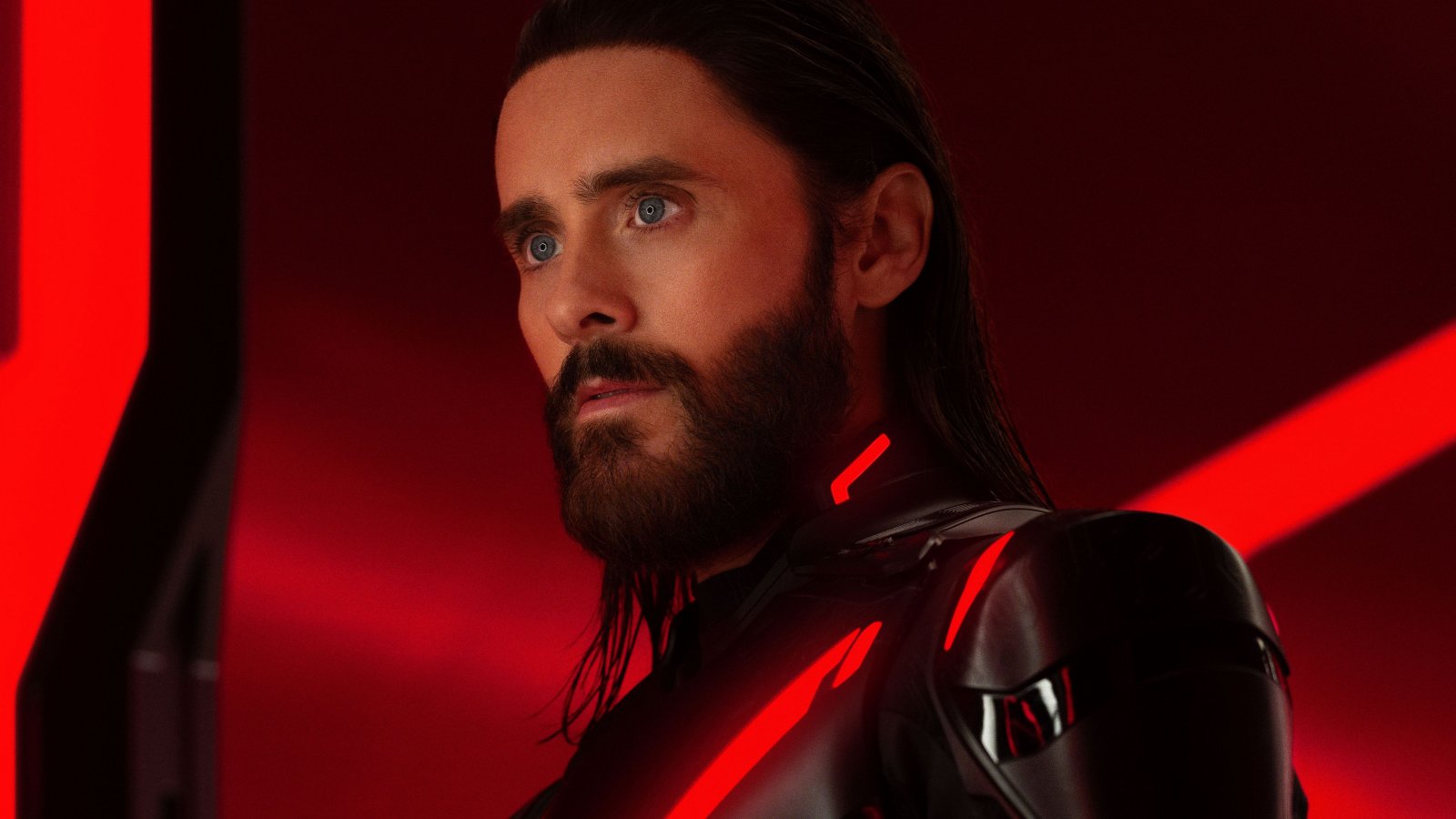 Una scena di Jared Leto in Tron: Ares