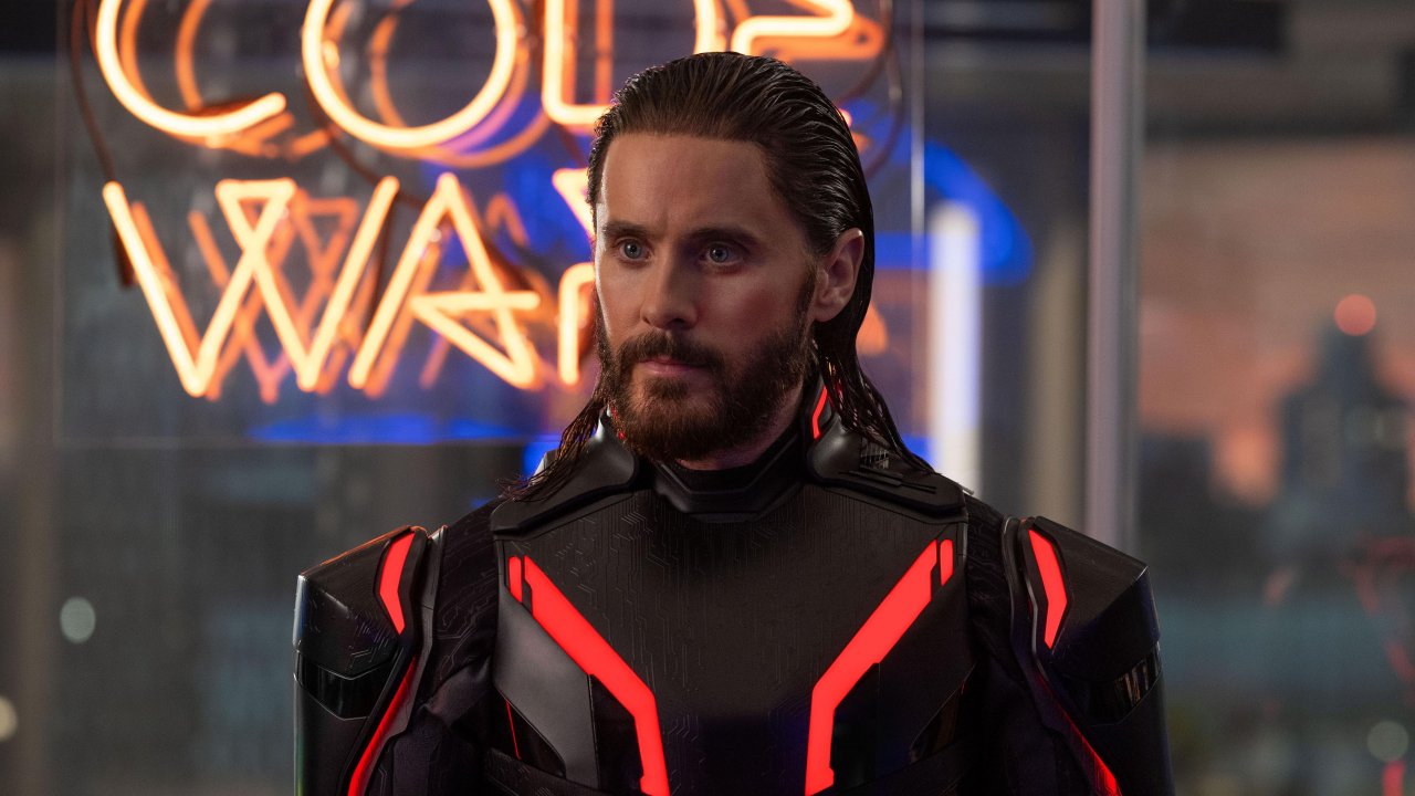 Jared Leto in una scena di Tron: Ares