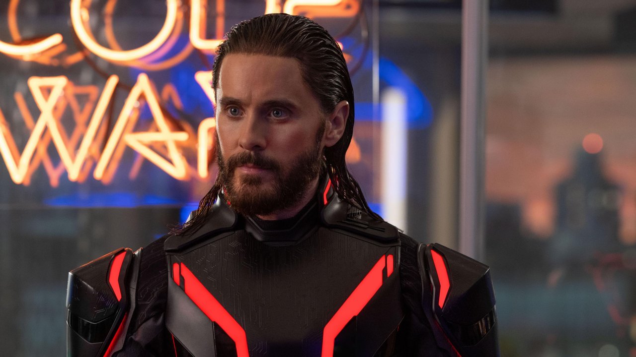 Jared Leto in una scena di Tron: Ares