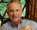Dan Brown ospite a La Ruota della Fortuna: Gerry Scotti cala l'asso contro Stefano De Martino