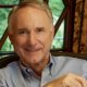 Dan Brown ospite a La Ruota della Fortuna: Gerry Scotti cala l'asso contro Stefano De Martino