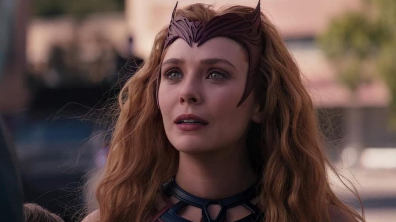 Elizabeth Olsen in una scena di Doctor Strange nel Multiverso della Follia