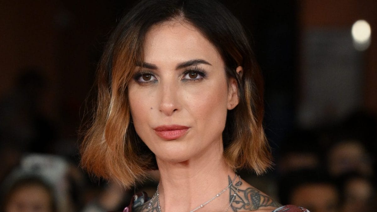 Ema Stokholma, un primo piano della conduttrice