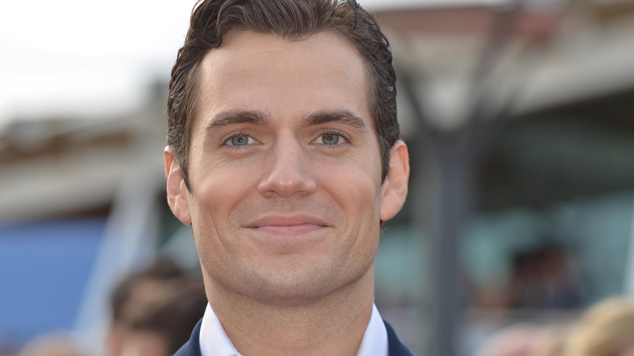 Un primo piano di Henry Cavill
