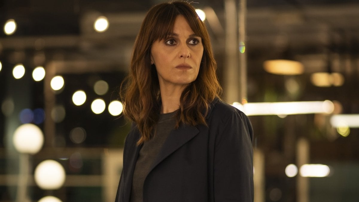 Petra 3, la recensione del primo episodio, Il silenzio dei chiostri: bentornata Paola Cortellesi