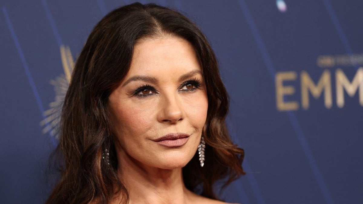 Catherine Zeta Jones andrà in cerca di vendetta nella serie Kill Jackie, ecco la prima foto ufficiale
