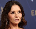 Catherine Zeta-Jones andrà in cerca di vendetta nella serie Kill Jackie, ecco la prima foto ufficiale