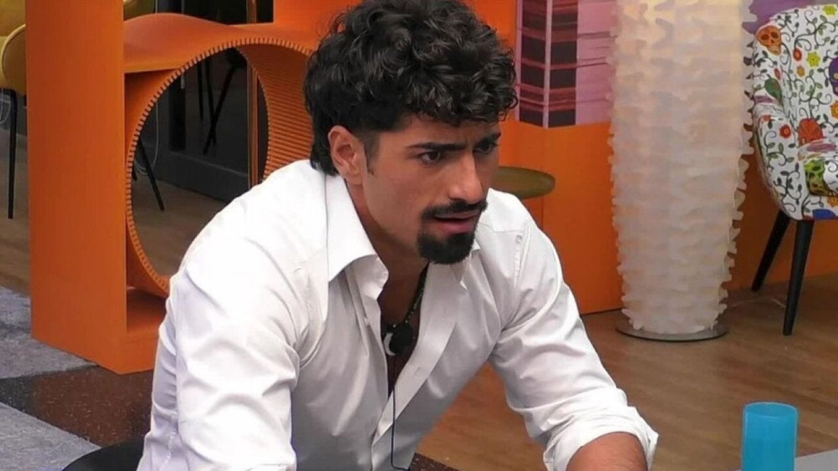 grande fratello nomination infuocate nella seconda puntata tre concorrenti a rischio eliminazione