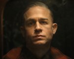 Charlie Hunnam e la voce di un mostro: 'Ed Gein fa paura perché umano'