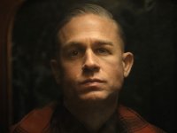 Charlie Hunnam e la voce di un mostro: 'Ed Gein fa paura perché umano'
