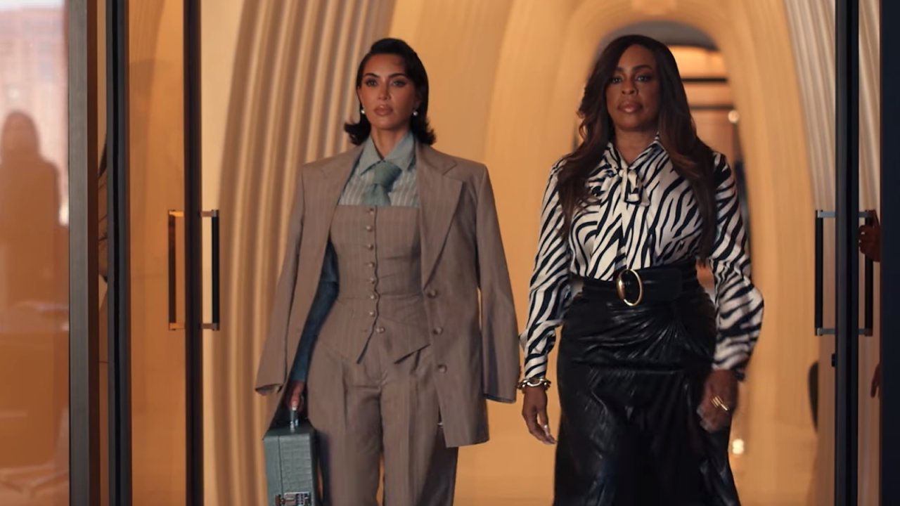 Kim Kardashian e Sarah Paulson si scontrano tra divorzi e tradimenti nel trailer di All's Fair