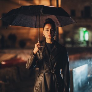 Matilde Gioli sotto la pioggia nella terza stagione di Blanca