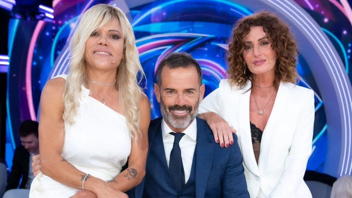 grande fratello prime conseguenze dopo il flop di ascolti mediaset prende provvedimenti