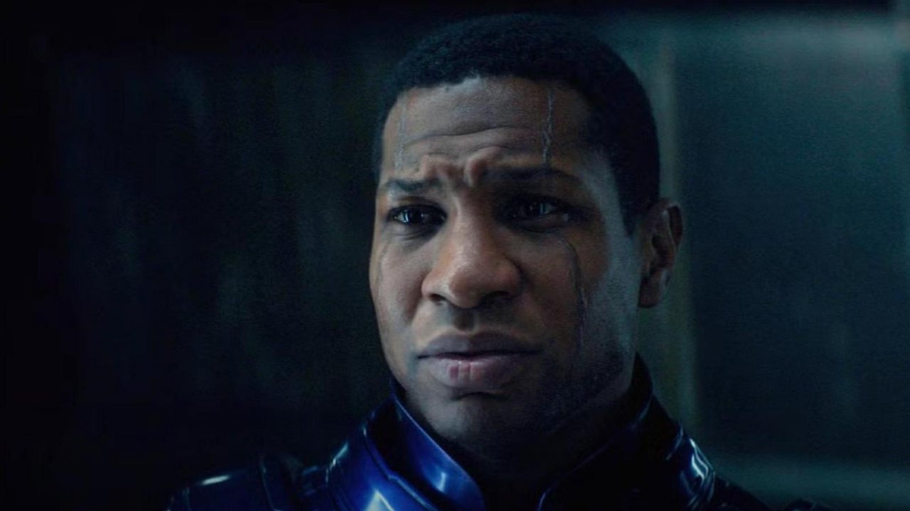 Jonathan Majors nei panni di Kang