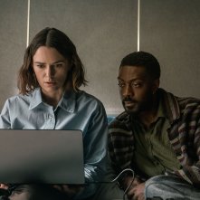 La donna della cabina numero 10: Keira Knightley e David Ajala in una scena