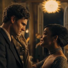 Hedda: Tessa Thompson e Tom Bateman in una scena