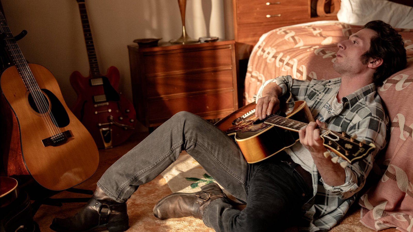 Jeremy Allen White in una scena di Springsteen – Liberami dal nulla