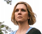Pluribus di Vince Gilligan sarà una serie assurda e inquietante: il nuovo teaser con Rhea Seehorn lo conferma