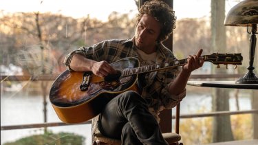Springsteen Liberami Dal Nulla Jeremy Allen White Chitarra