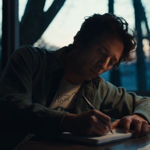 Springsteen: Liberami dal Nulla - Jeremy Allen White mentre scrive