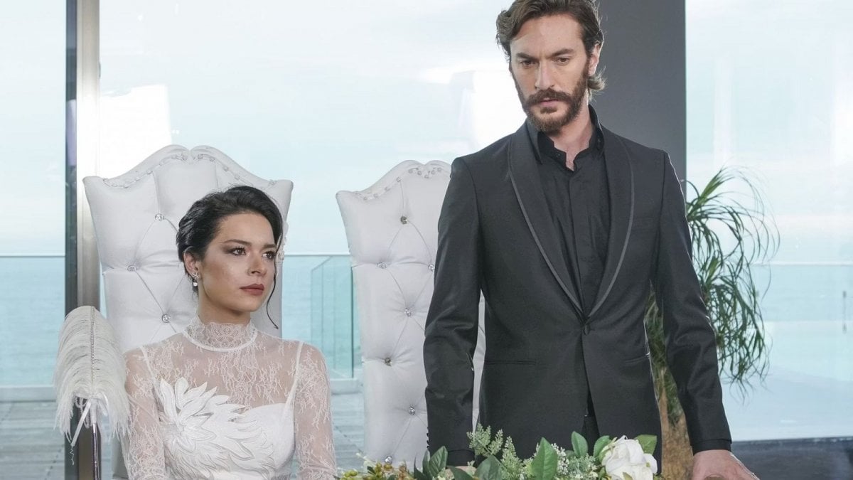Forbidden Fruit, anticipazioni 13 ottobre: Halit ha deciso la data delle nozze tra Kemal e Zehra