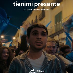 Locandina di Tienimi presente