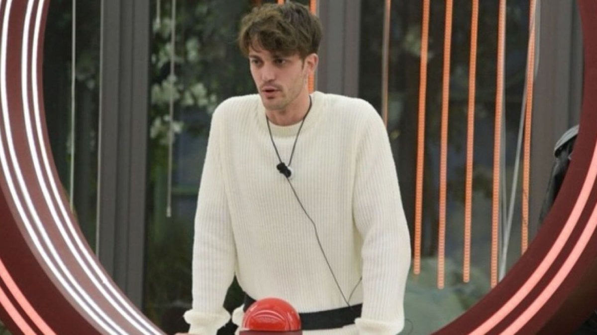 Grande Fratello, Omer accusa Jonas in confessionale: “È invidioso e geloso”