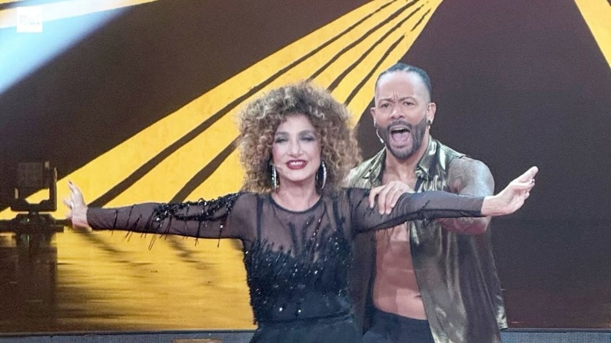 ballando con le stelle marcella bella su barbara d8217urso e smuovetela un po8217 e napoletana questa qui