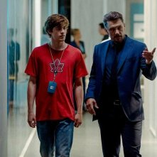 Squali: James Franco e Lorenzo Zurzolo in una scena