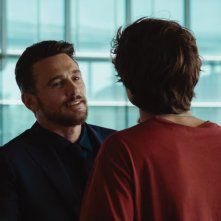 Squali: James Franco in una scena