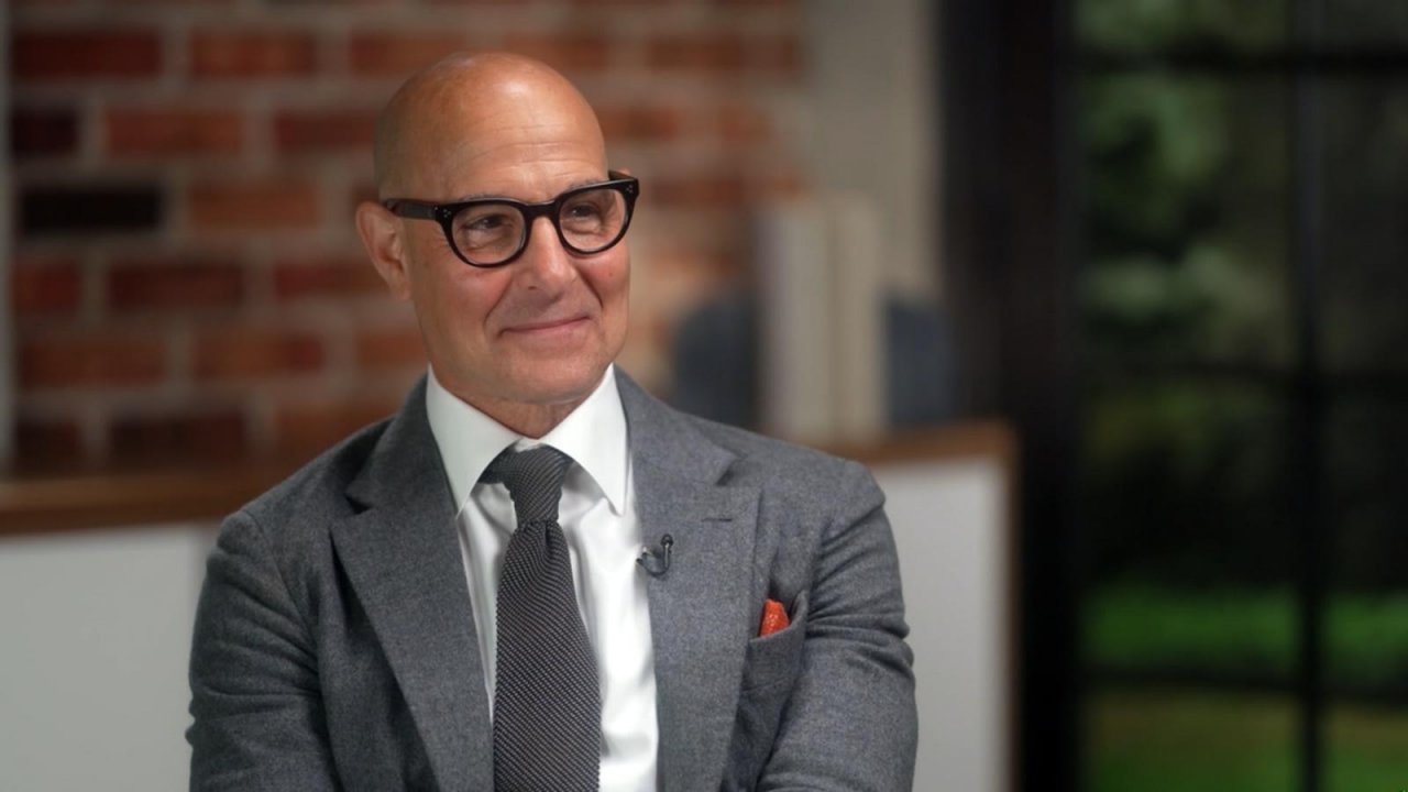 Stanley Tucci durante un'intervista