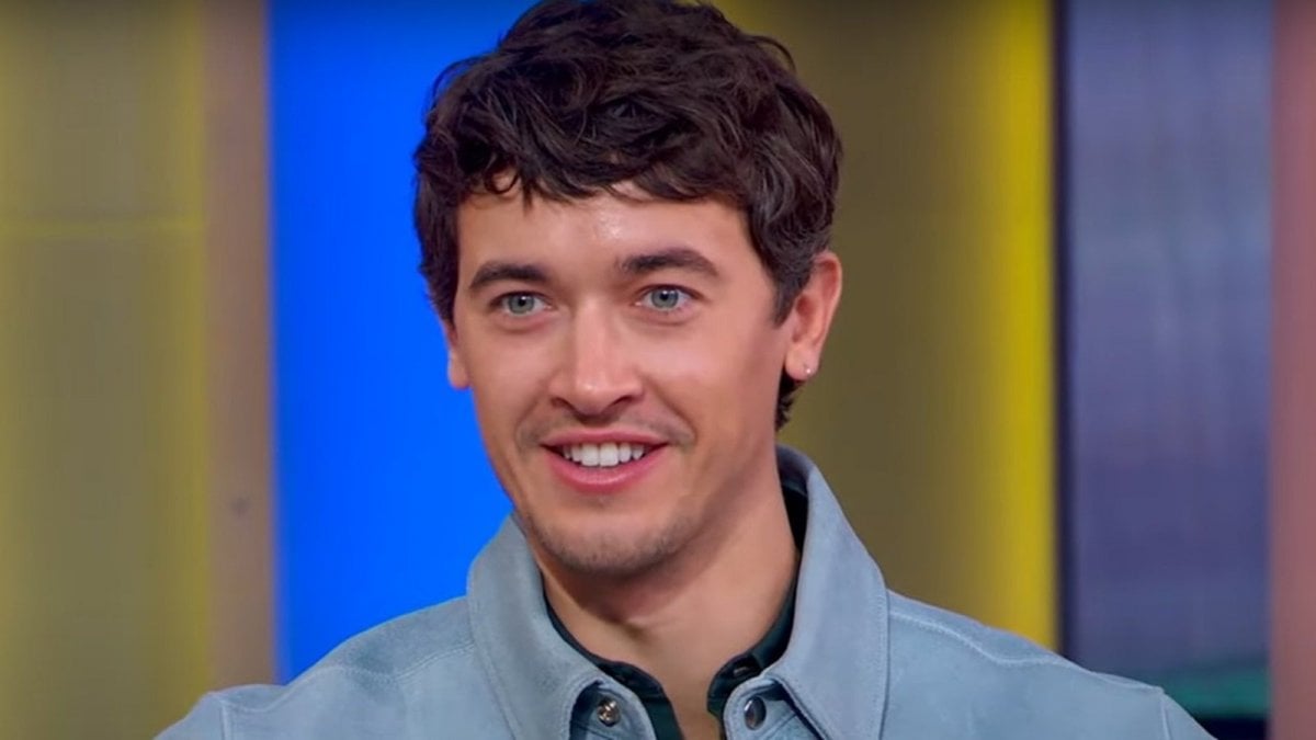 Tom Blyth consacra la co star nella rom com Netflix: "È la nuova Meg Ryan" Tom Blyth consacra la co star nella rom com Netflix: "È la nuova Meg Ryan"