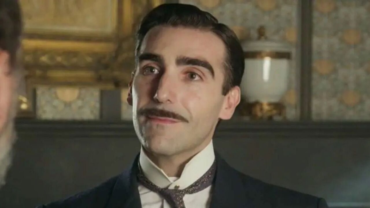 Lorenzo Conte De La Mata interpretato da Guillermo Serrano