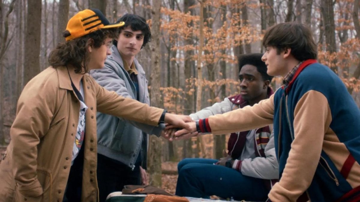 stranger things 5 svelata la durata dei primi quattro160episodi
