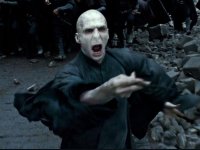 Harry Potter: la serie mostrerà subito un flashback cruciale di Voldemort? Cosa suggeriscono le nuove foto