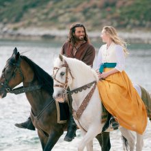 Sandokan: Can Yaman e  Alanah Bloor a cavallo