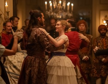 Sandokan Can Yaman Alanah Bloor Durante Una Festa Da Ballo