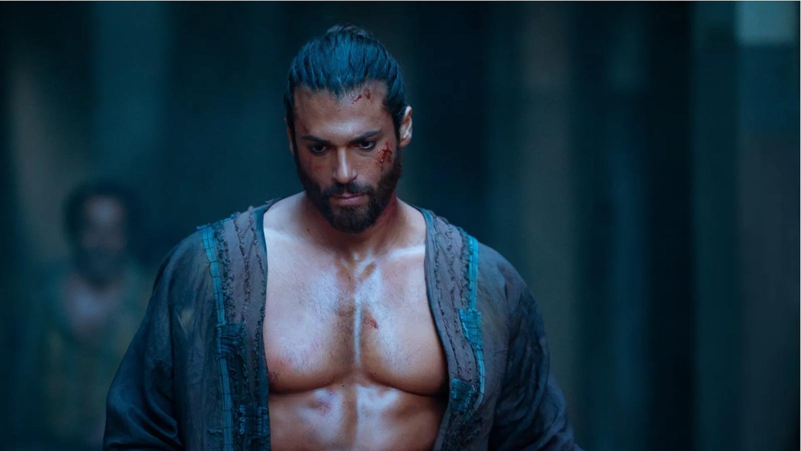 Can Yaman nei panni di Sandokan