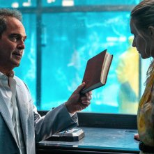 The Iris Affair - Missione ad alto rischio: Tom Hollander con Niamh Algar in un'immagine