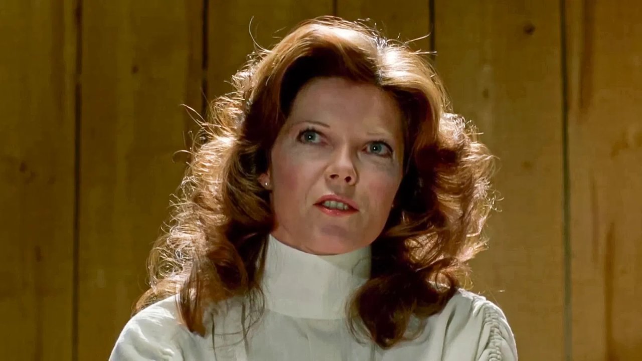 Primo piano di Samantha Eggar