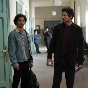 Un Professore: Alessandro Gassman in corridoio